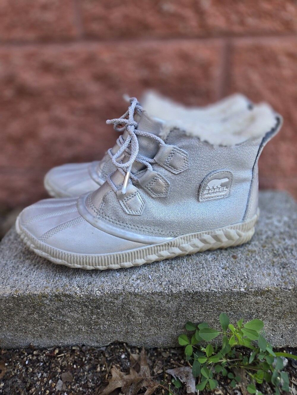Sorel x Disney Plus Frozen Out N About Boots Size 8.5 Woman's Silver Duck Boot - Picture 9 of 16